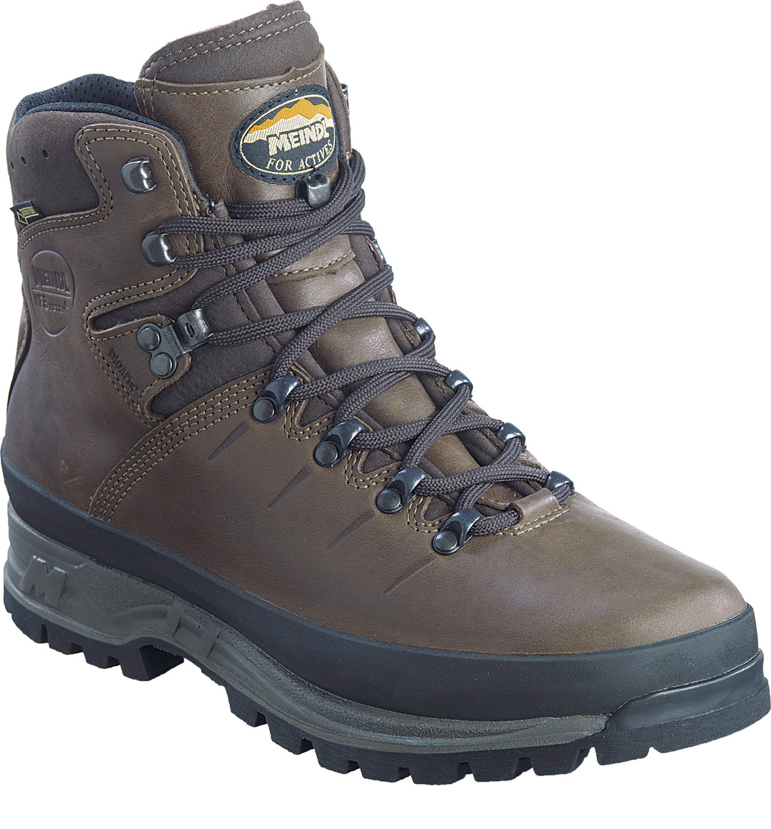 TRAMPING FOOTWEAR