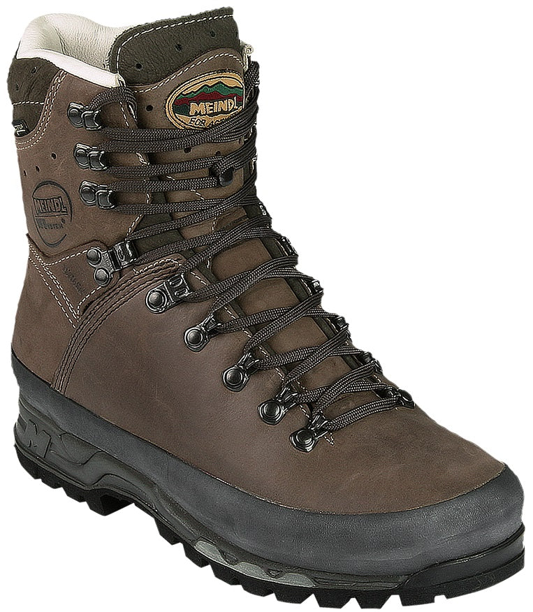 TRAMPING FOOTWEAR