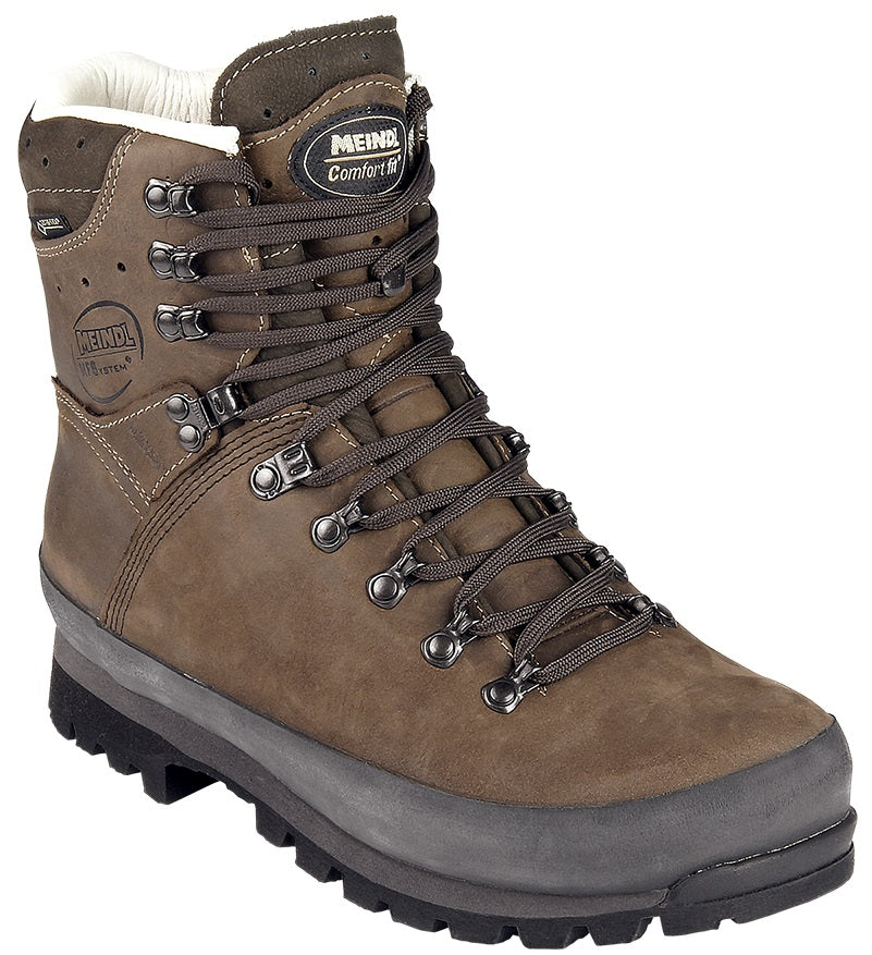 TRAMPING FOOTWEAR